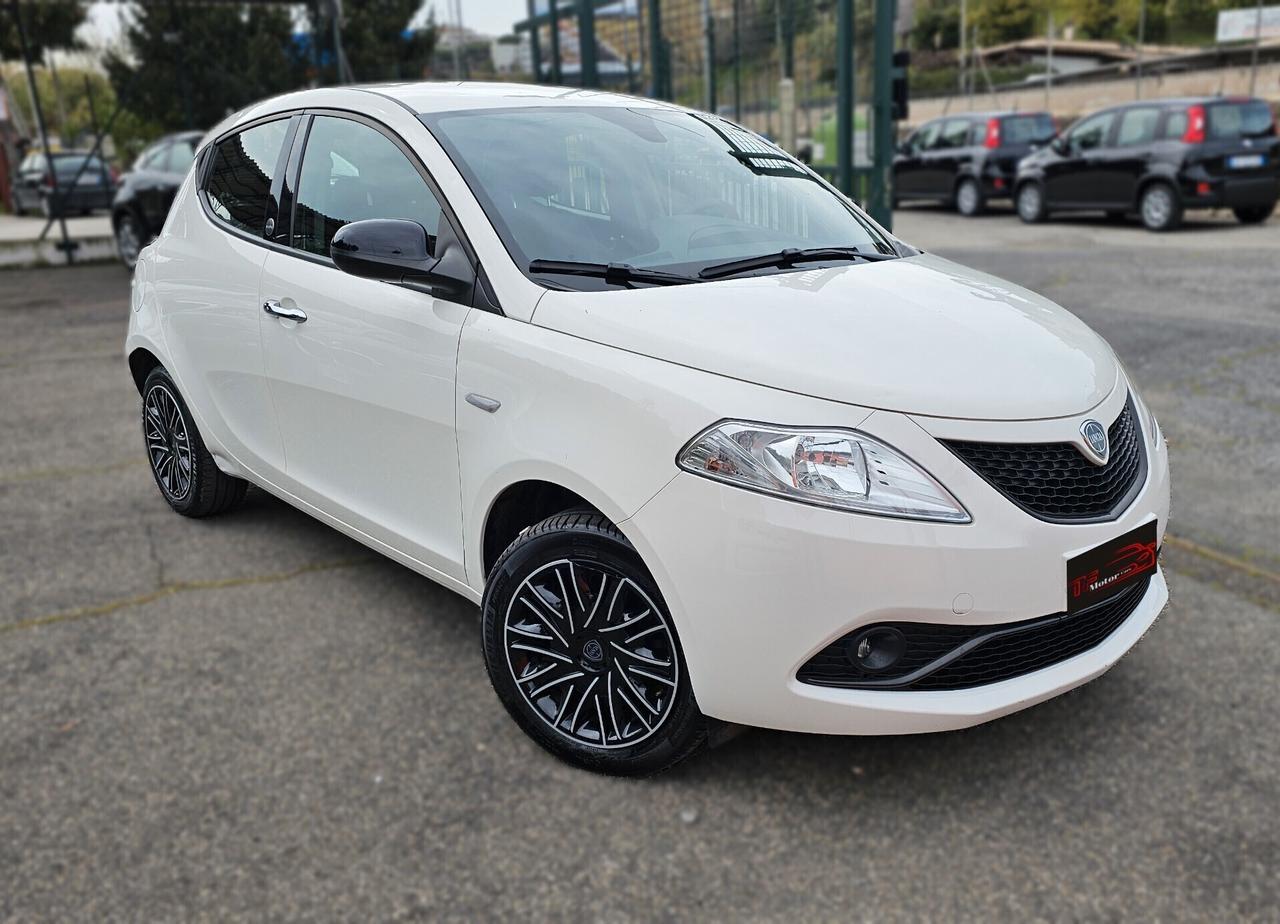 Lancia Ypsilon 1.0 FireFly 5 porte, hybrid Ecochic Gold