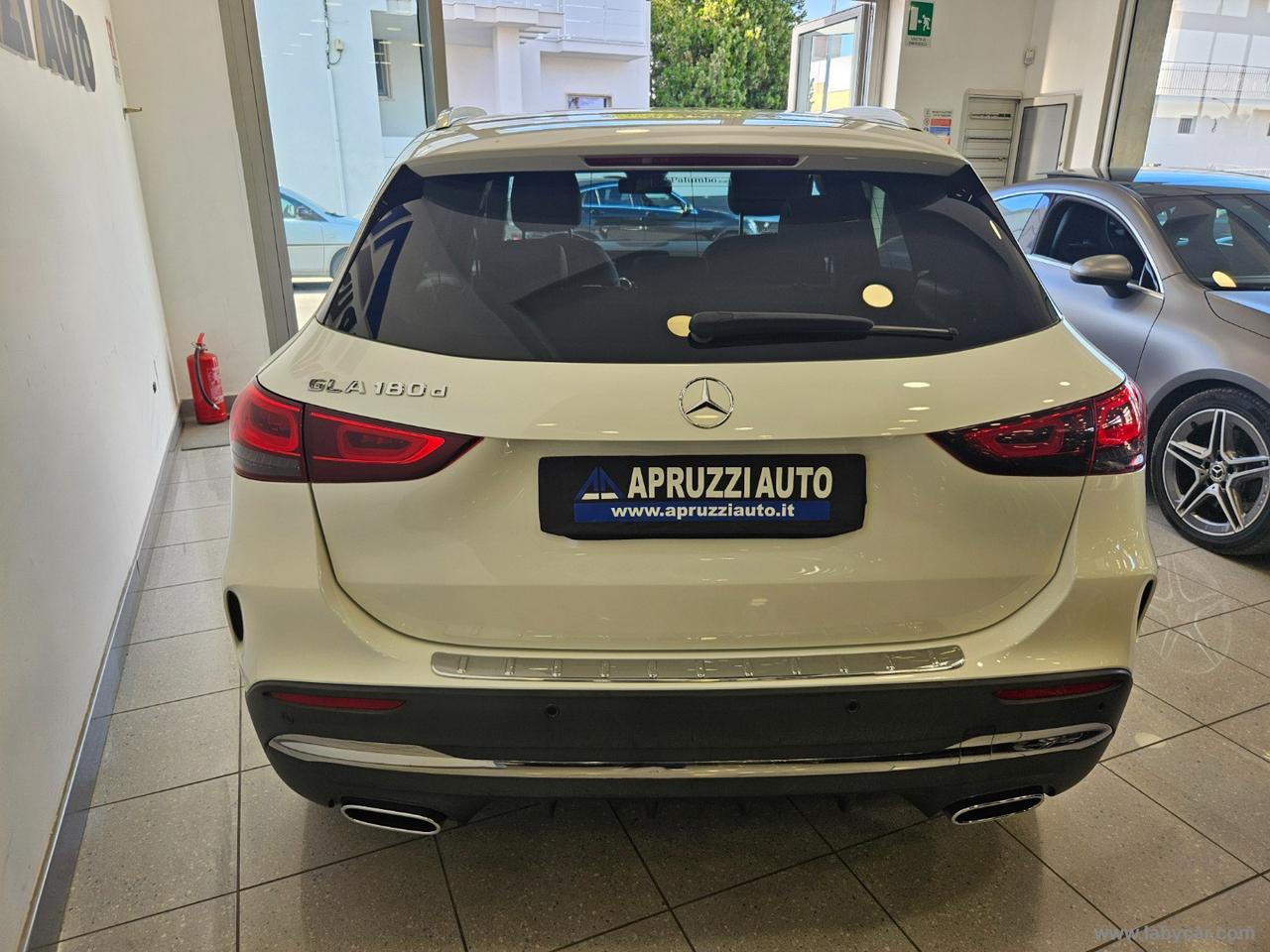 MERCEDES-BENZ GLA 180 d Automatic Premium