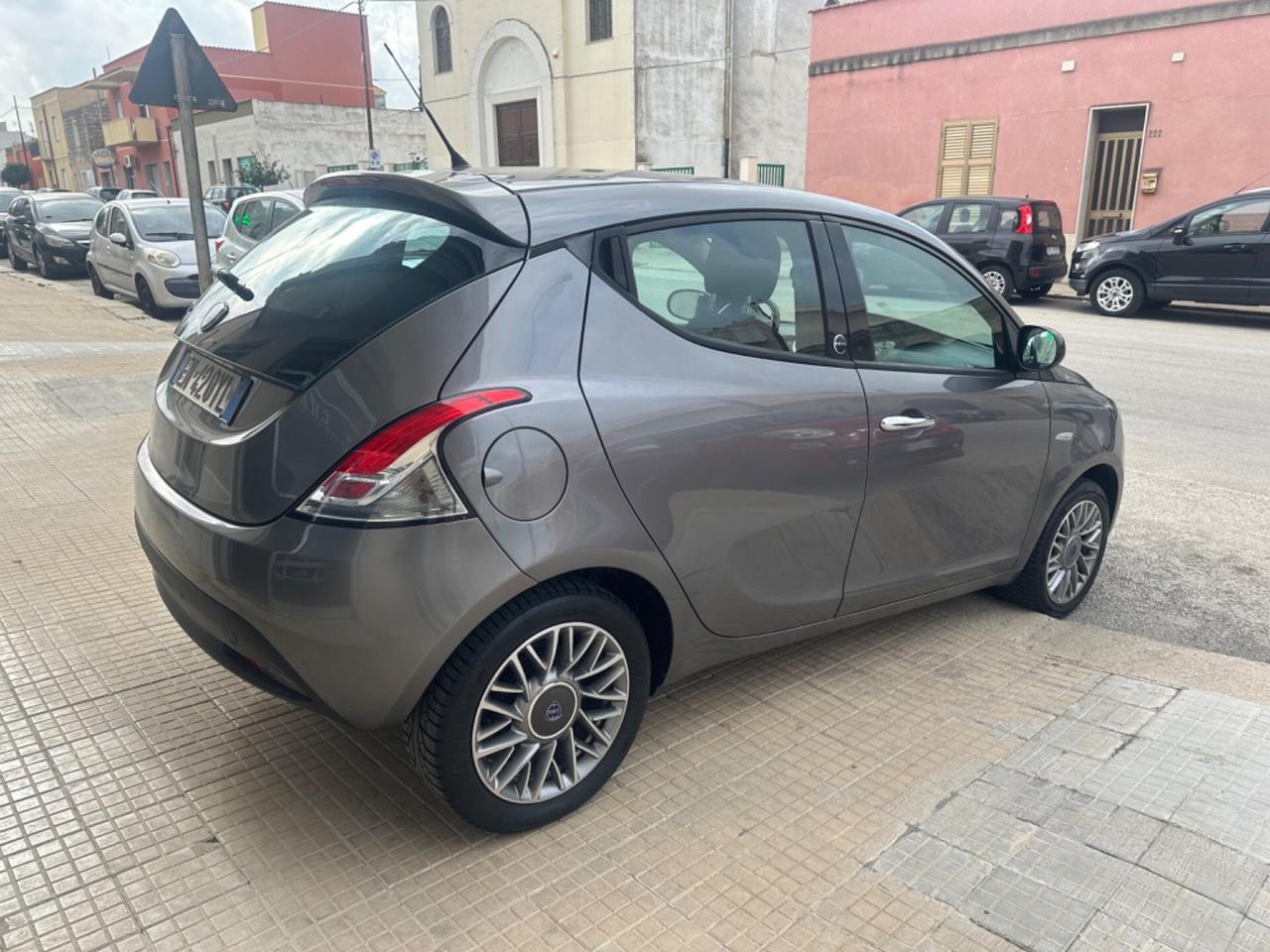 Lancia Ypsilon 1.2 69 CV 5 porte GPL Ecochic Platinum