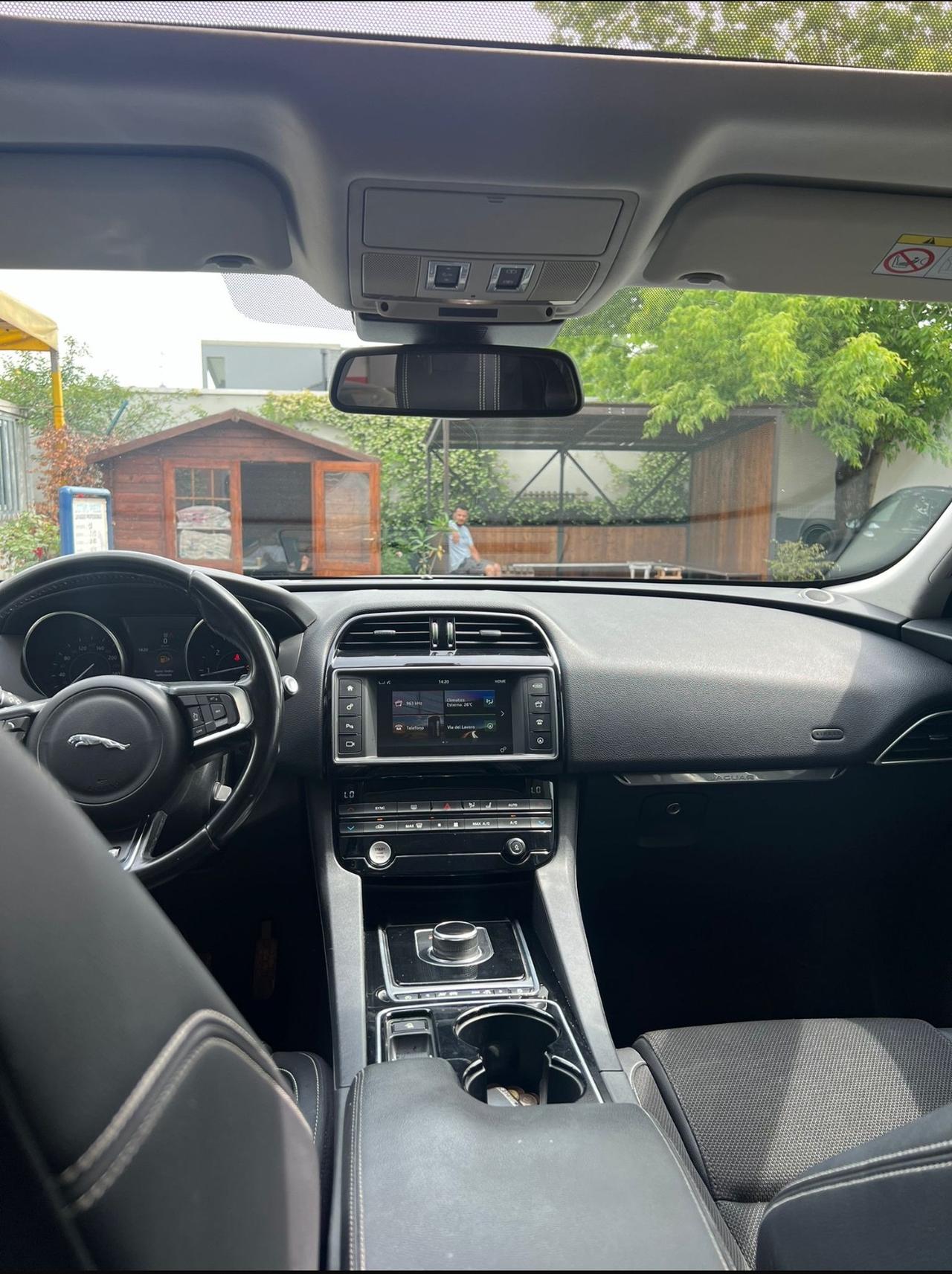 Jaguar F-Pace 2.0 D 180 CV AWD Portfolio
