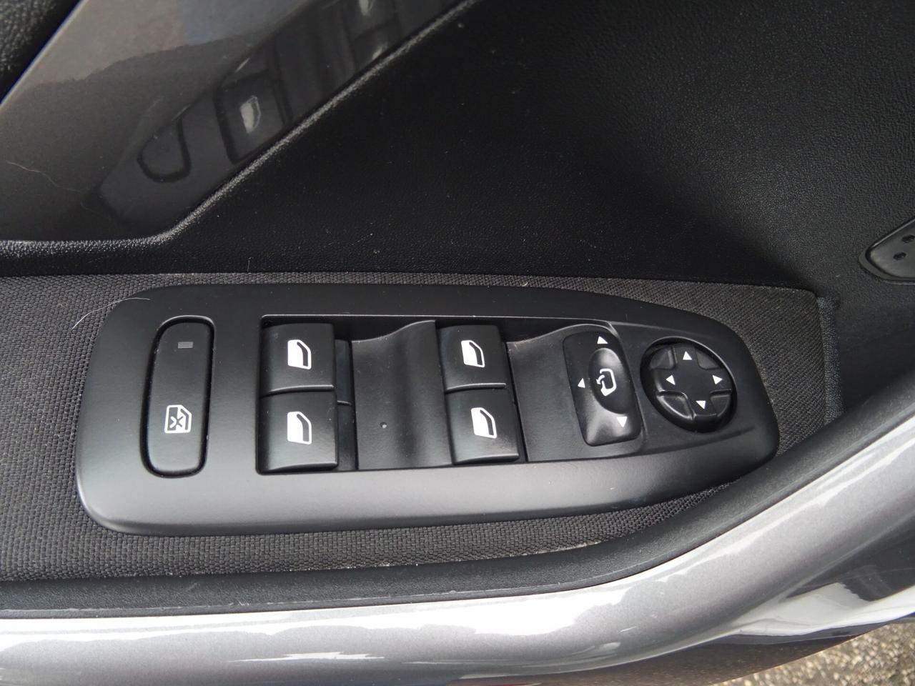 Peugeot 2008 PureTech 82 Active OK NEOPATENTATI