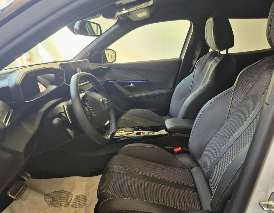 PEUGEOT 2008 GT Hybrid 136 e-DCS6