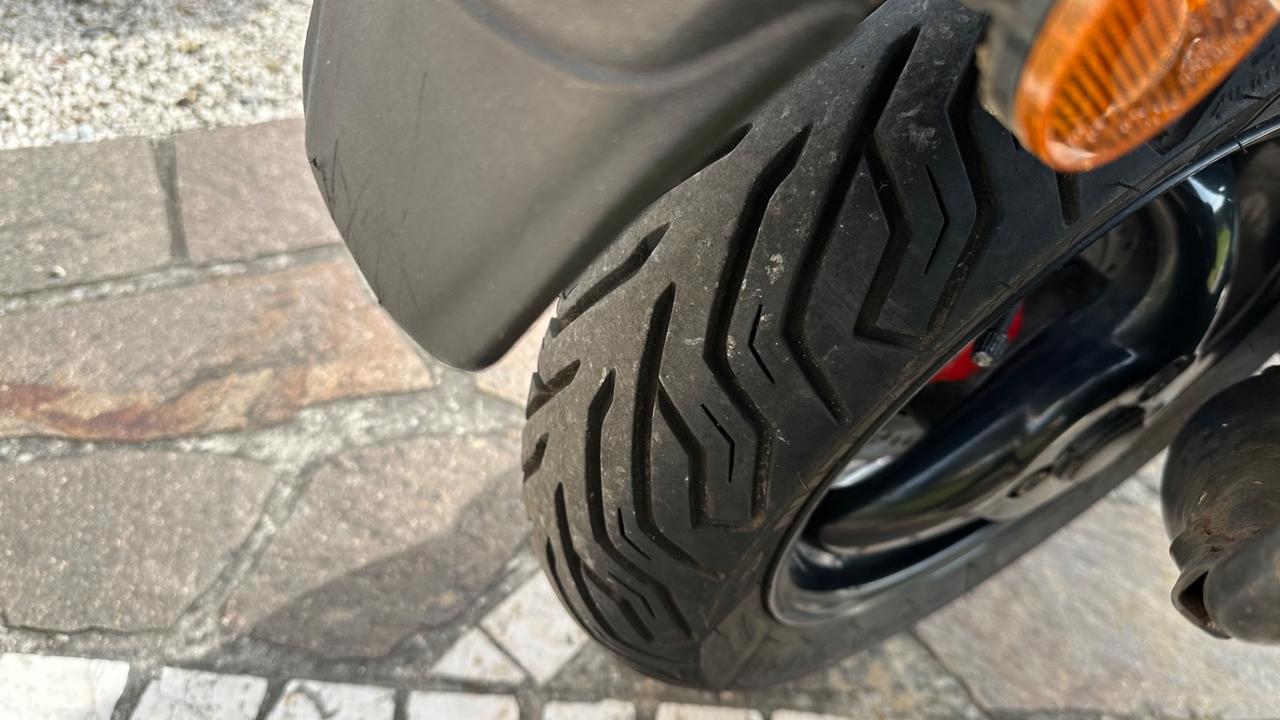 Malaguti F12 Phantom 50 Liquido Doppio disco