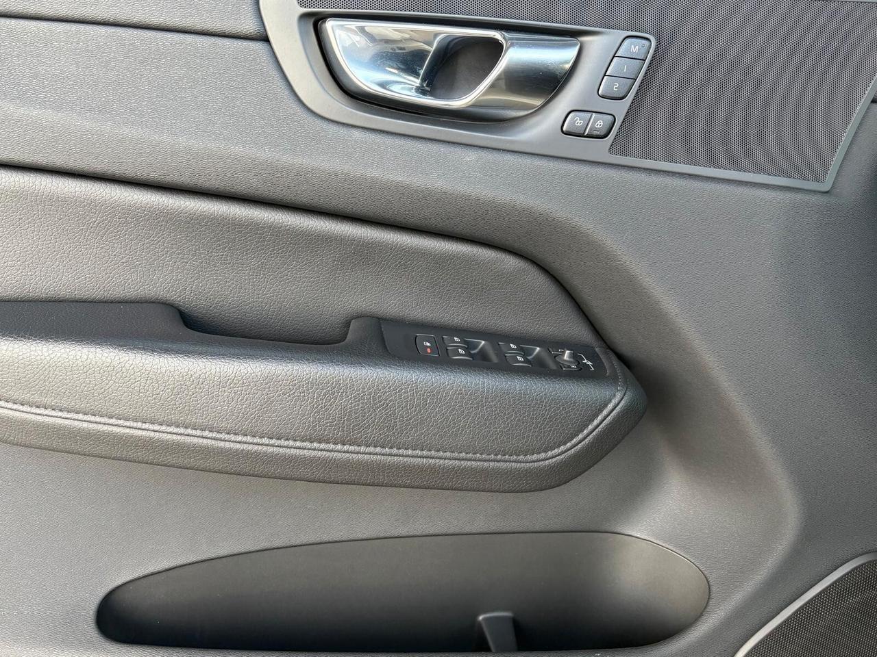 Volvo XC 60 B4 (d) automatico Plus Bright