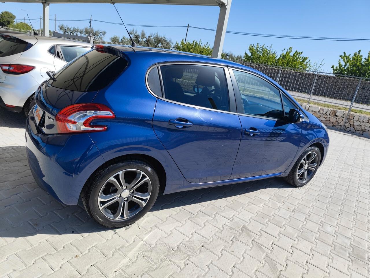 Peugeot 208 1.4 HDi 68 CV 5 porte Allure