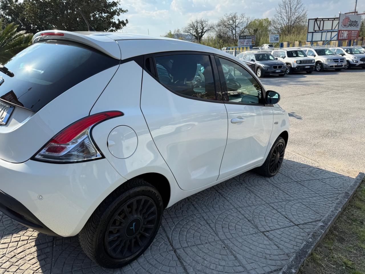 Lancia Ypsilon 0.9 TwinAir 85 CV 5 porte Metano Ecochic Gold