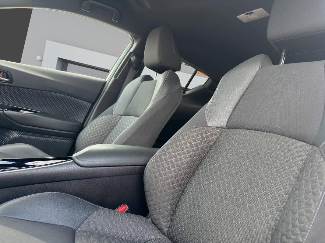 Toyota C-HR 2.0h More Business e-cvt AUTOM CARPLAY E TELECAMER