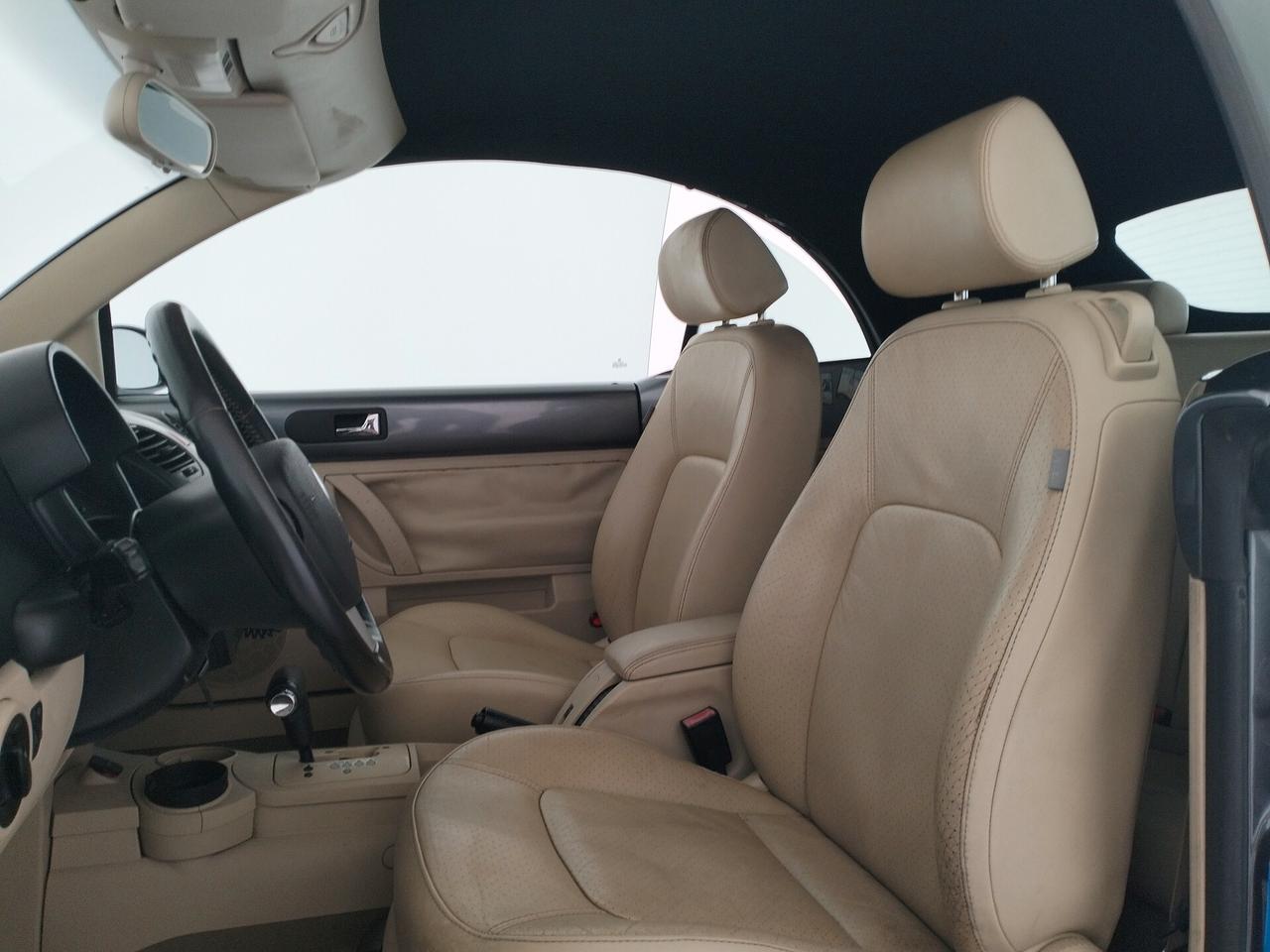 Volkswagen New Beetle 2.0 Cabrio aut.