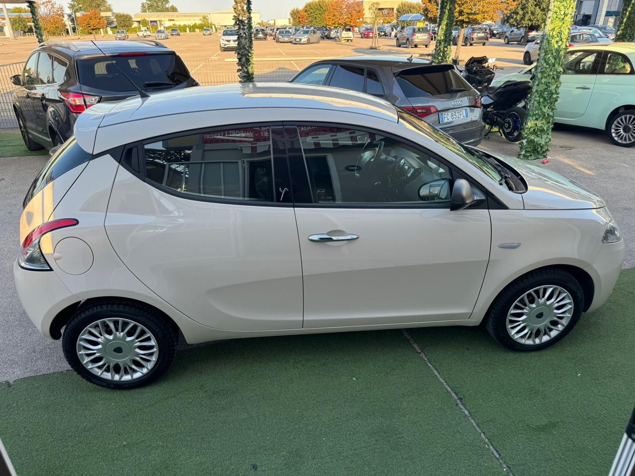 Lancia Ypsilon 1.3 MJT 95 CV S&S Platinum Garanzia