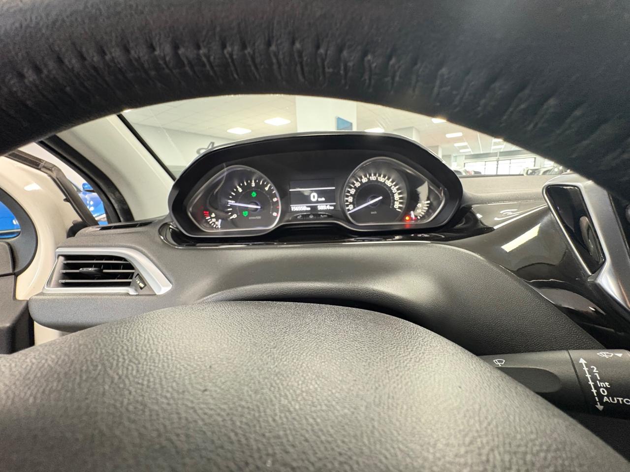 Peugeot 208 1.6 hdi 92 CV 2013 neopatentati