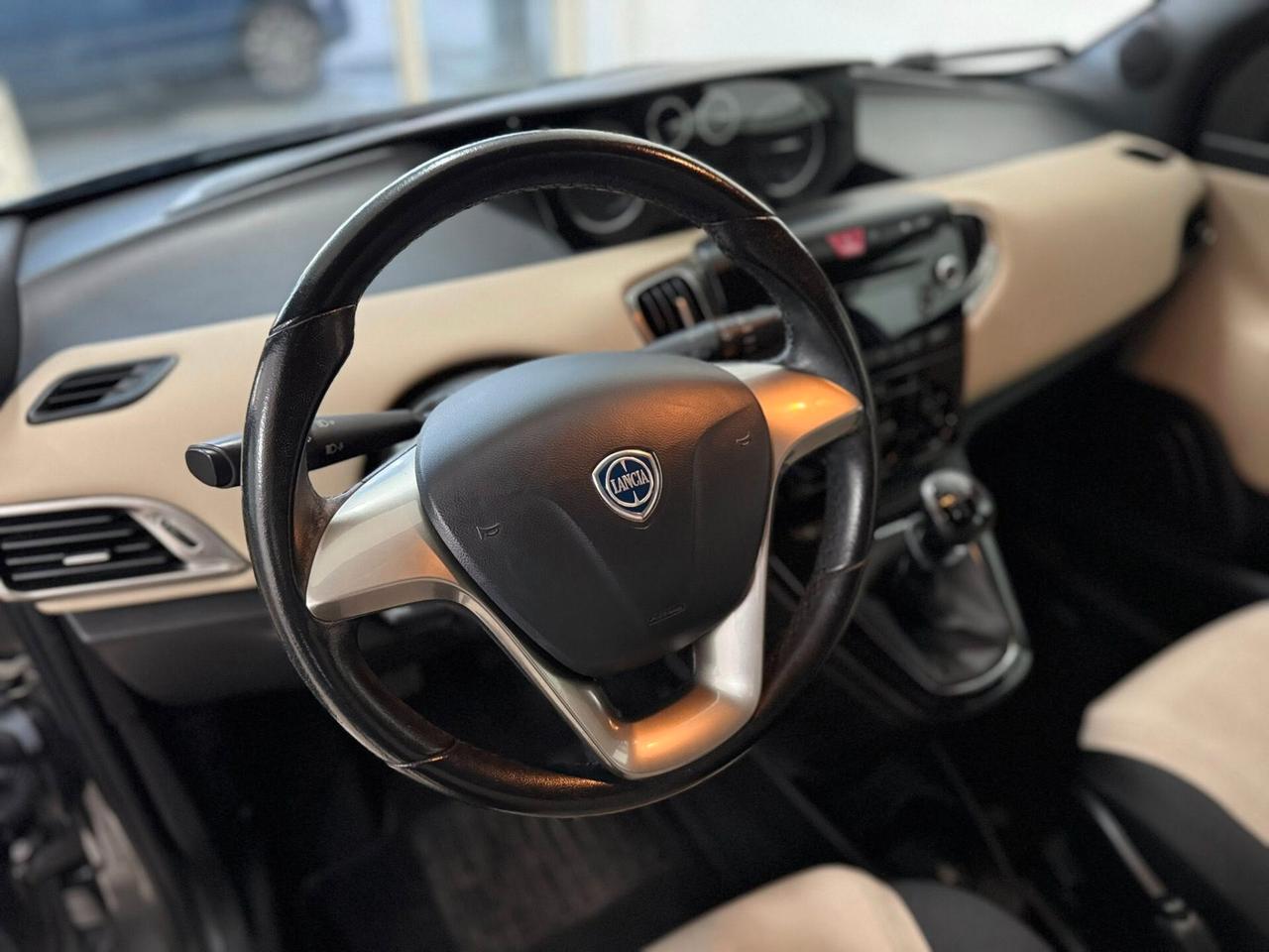 Lancia Ypsilon 1.2 69 CV 5 porte S&S Platinum