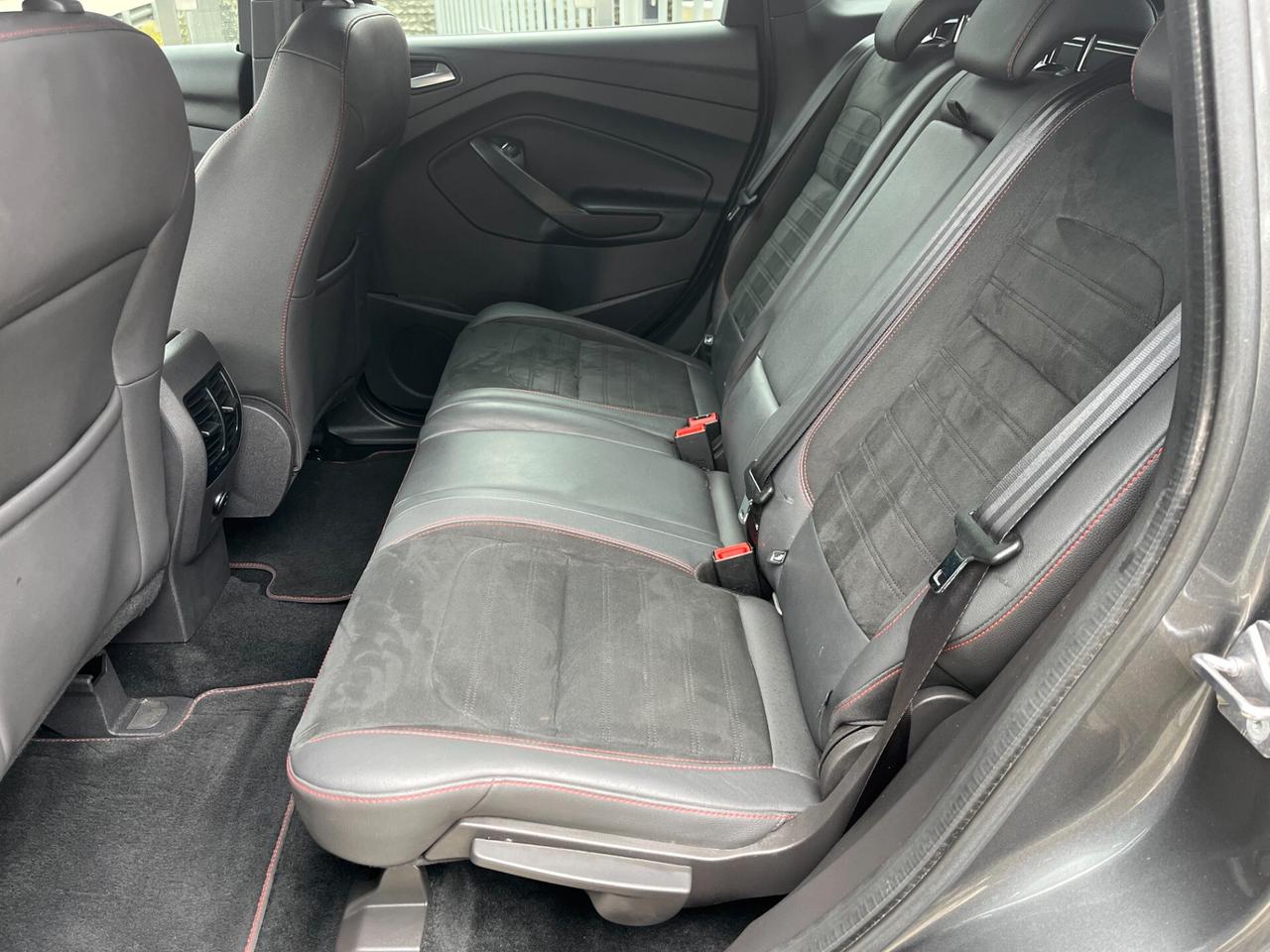 Ford Kuga 2.0 TDCI 150 cv 4WD Powershift ST-Line