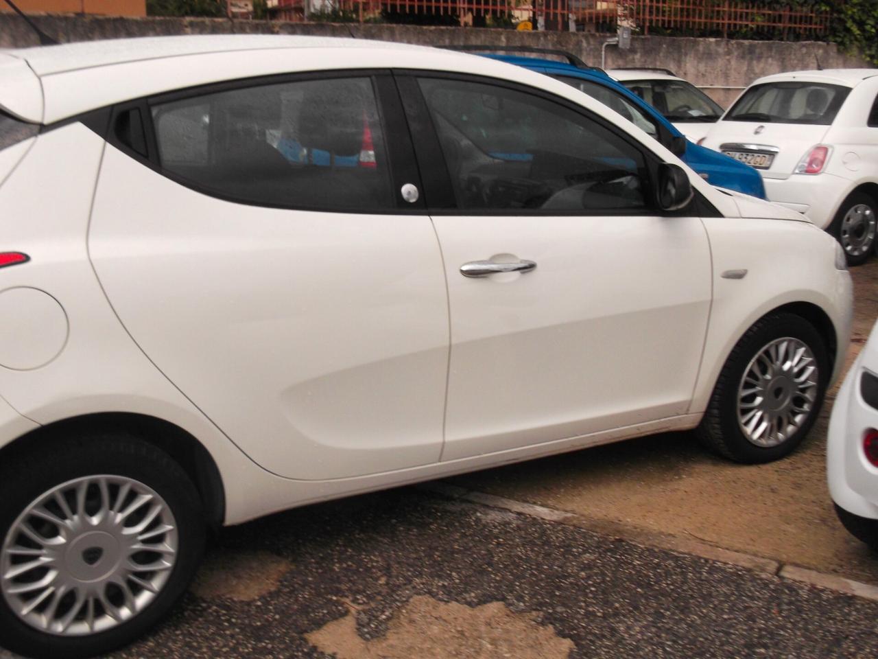 Lancia Ypsilon 1.2 69 CV 5 porte GPL Ecochic Silver