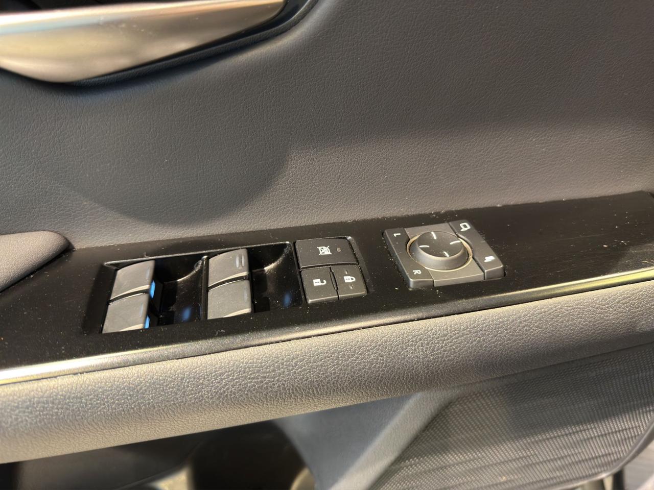 Lexus UX 250h 2.0 F-Design 2wd cvt