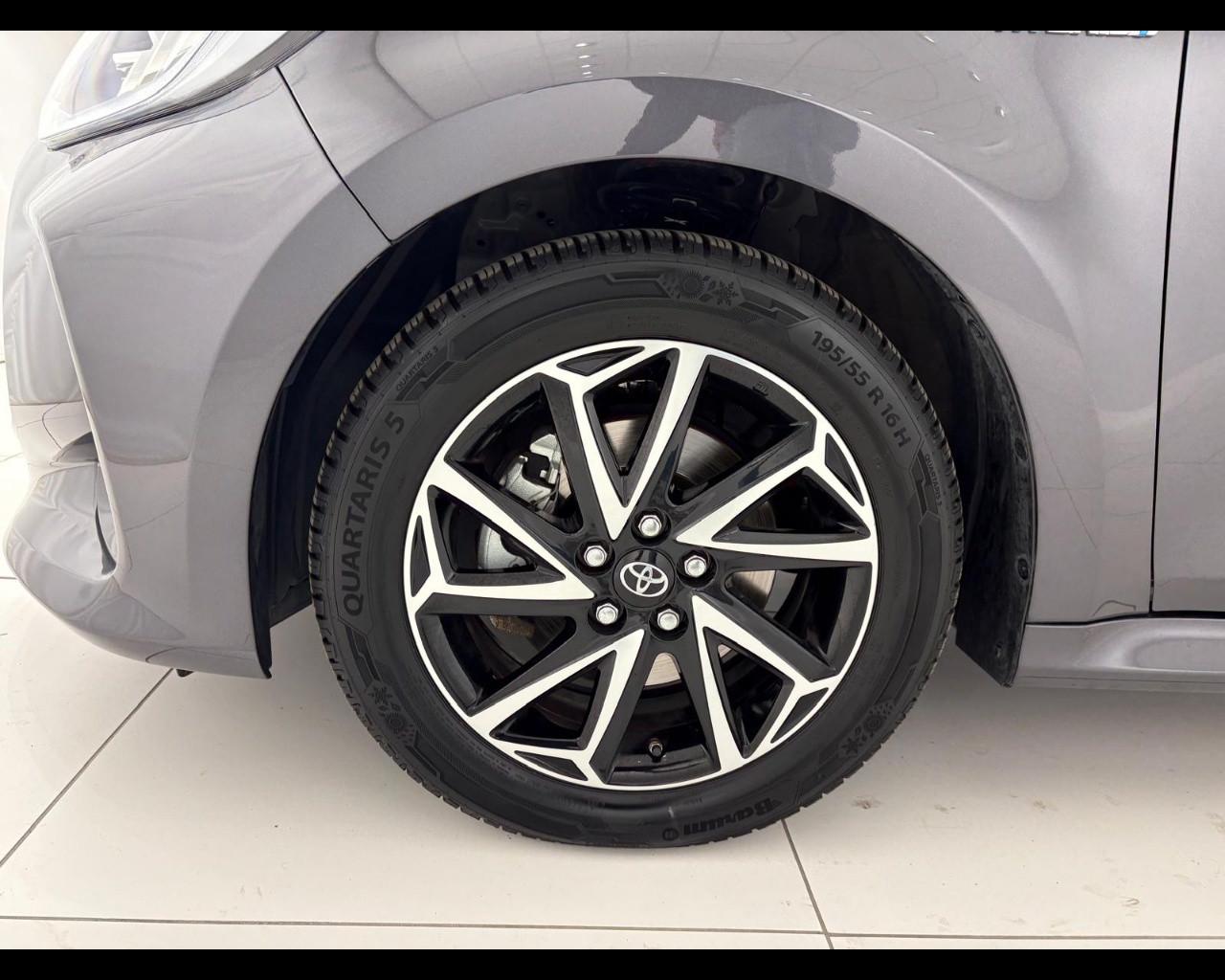 TOYOTA Yaris 1.5h Trend