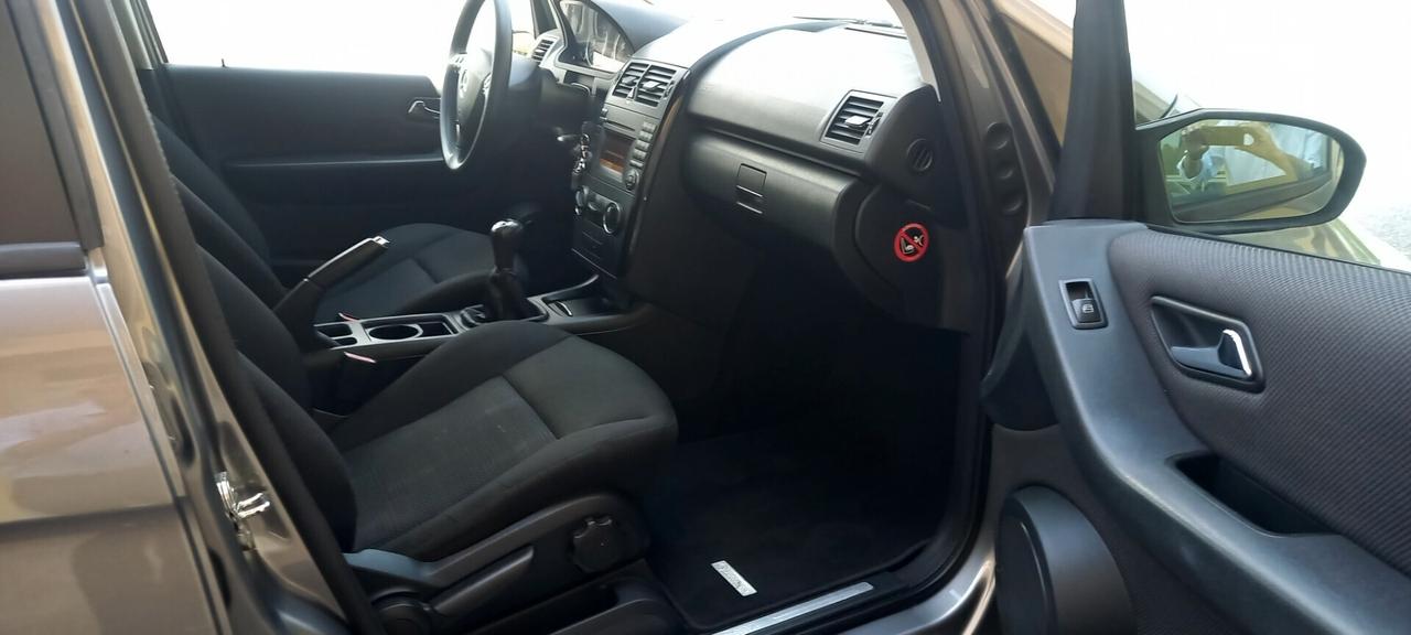 Mercedes-Benz Classe A 160 Benzina cc. 1.5 CV. 95 Cambio Manuale 5 Porte 5 Posti SOLO 89.575 KM. Utilizzabile anche per i Neopatentati.
