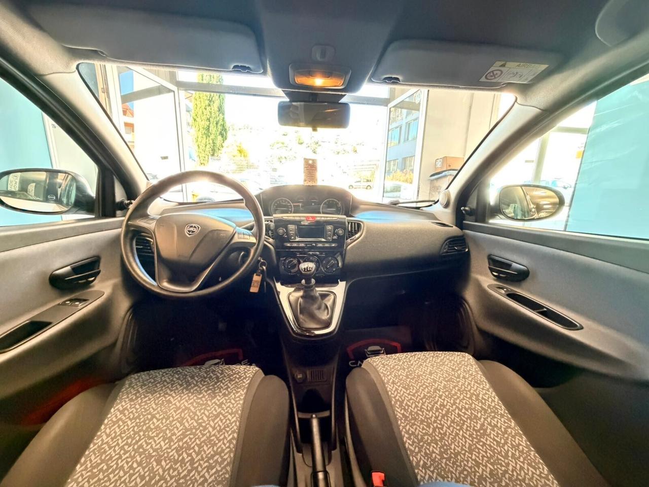Lancia Ypsilon 1.0 FireFly 5 porte S&S Hybrid Ecochic Silver