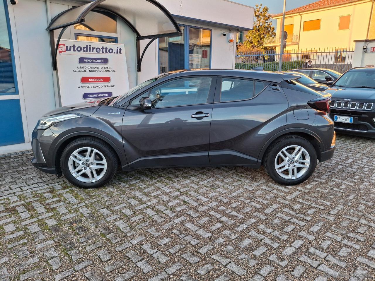 TOYOTA C-HR 1.8 Hybrid E-CVT Business