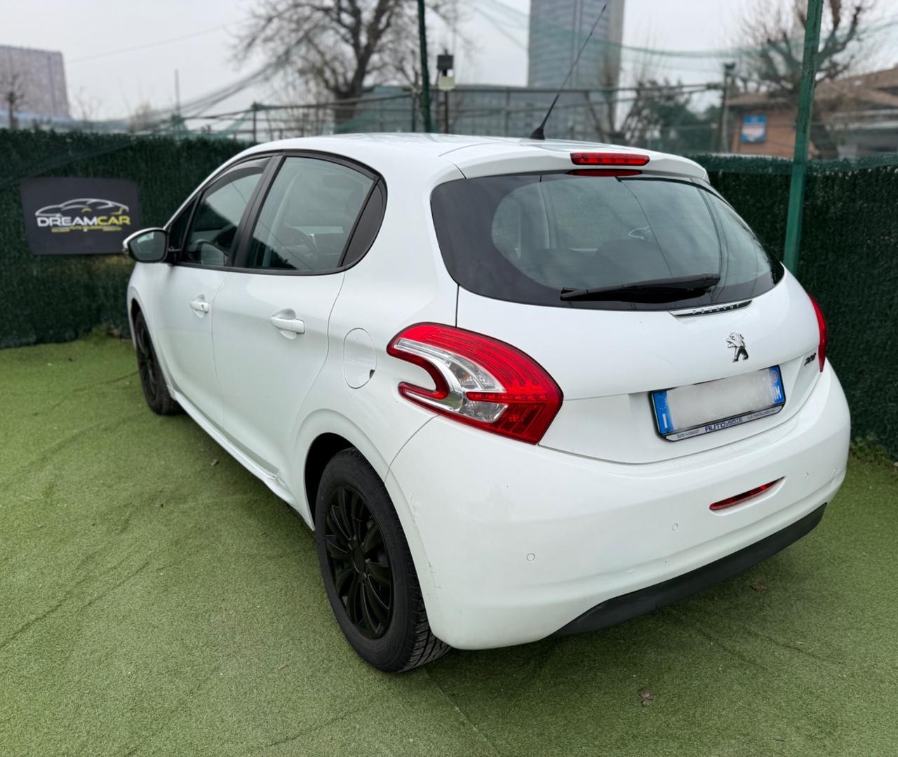 Peugeot 208 2013 1.2 BENZINA NEOPATENTATI 5 PORTE