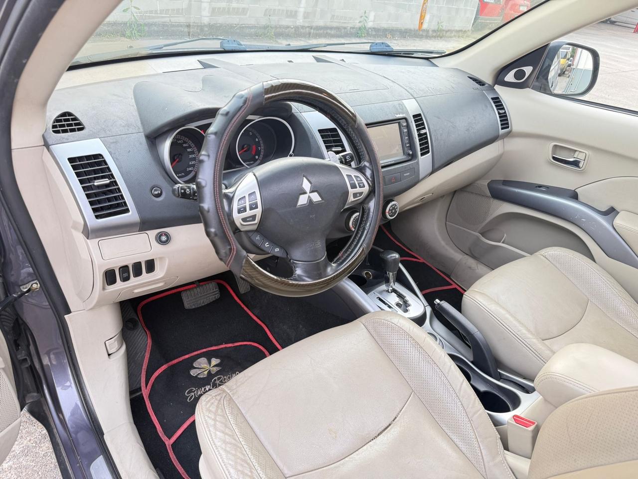 Mitsubishi Outlander 2.4 MIVEC Instyle 7 p.ti