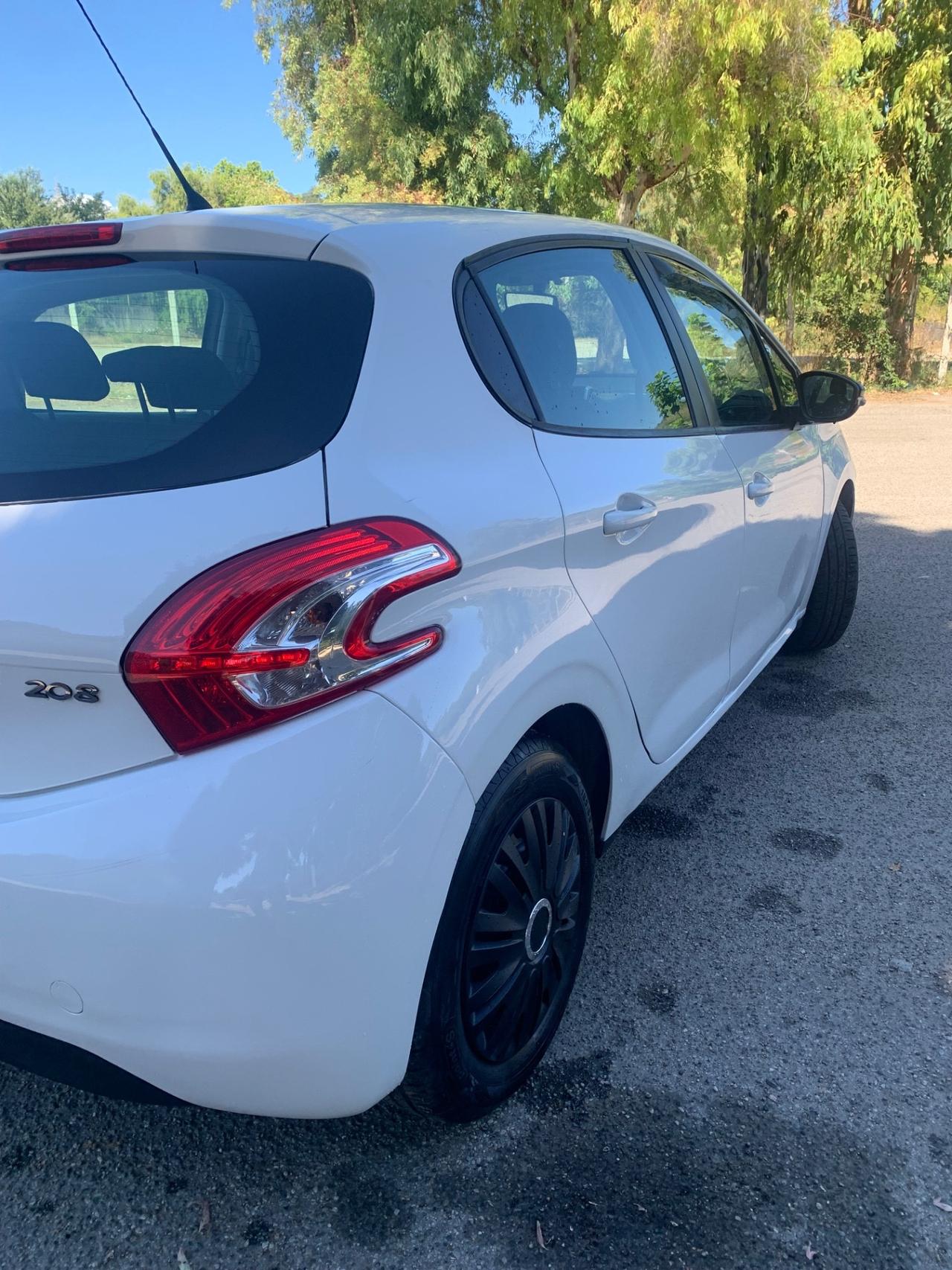 Peugeot 208 1.4 HDi 68 CV 5p Allure 120000KM