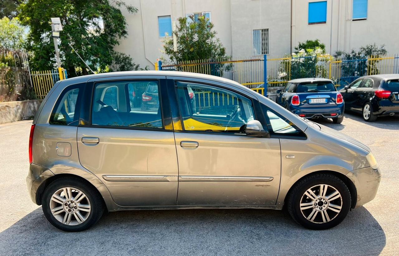 Fiat Idea 1.4 16V AUTOMATICA BlackEnergy - 2010