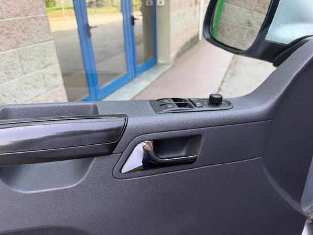 VOLKSWAGEN Caravelle 2.0 TDI DSG 140 CV 7 POSTI NAVIGATORE RETROCAMERA