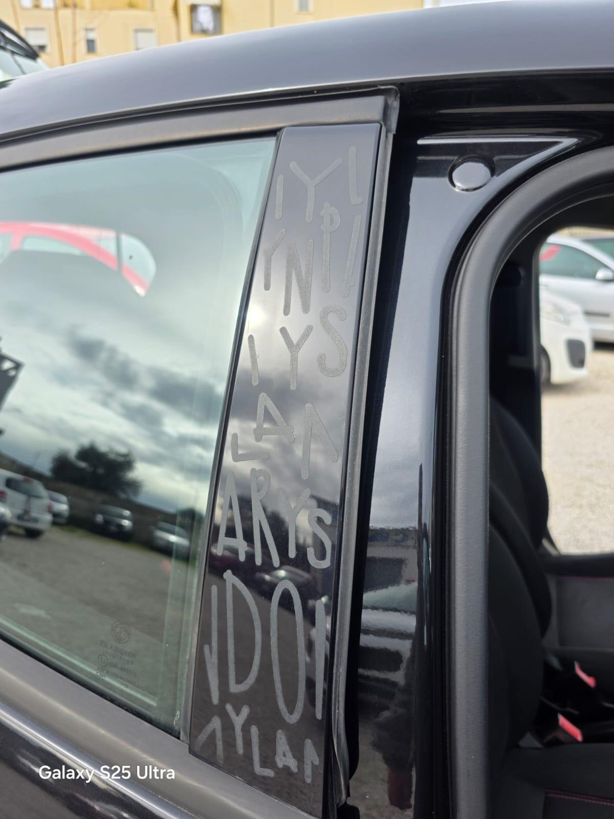 Lancia Ypsilon 0.9 TwinAir 85 CV 5 porte Metano Ecochic Elefantino