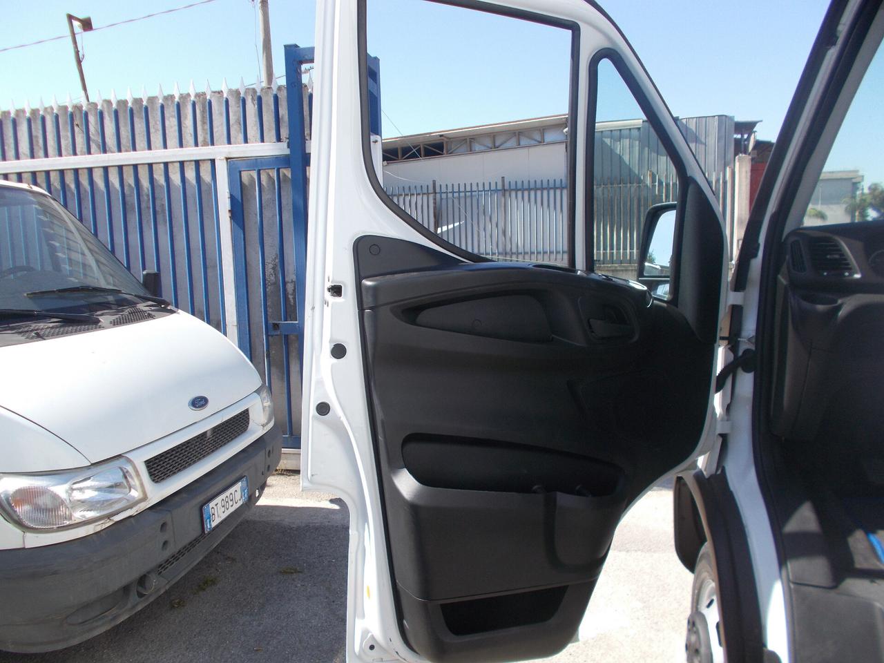 IVECO DAILY 35C14 ANNO 2021 BOX E SPONDA