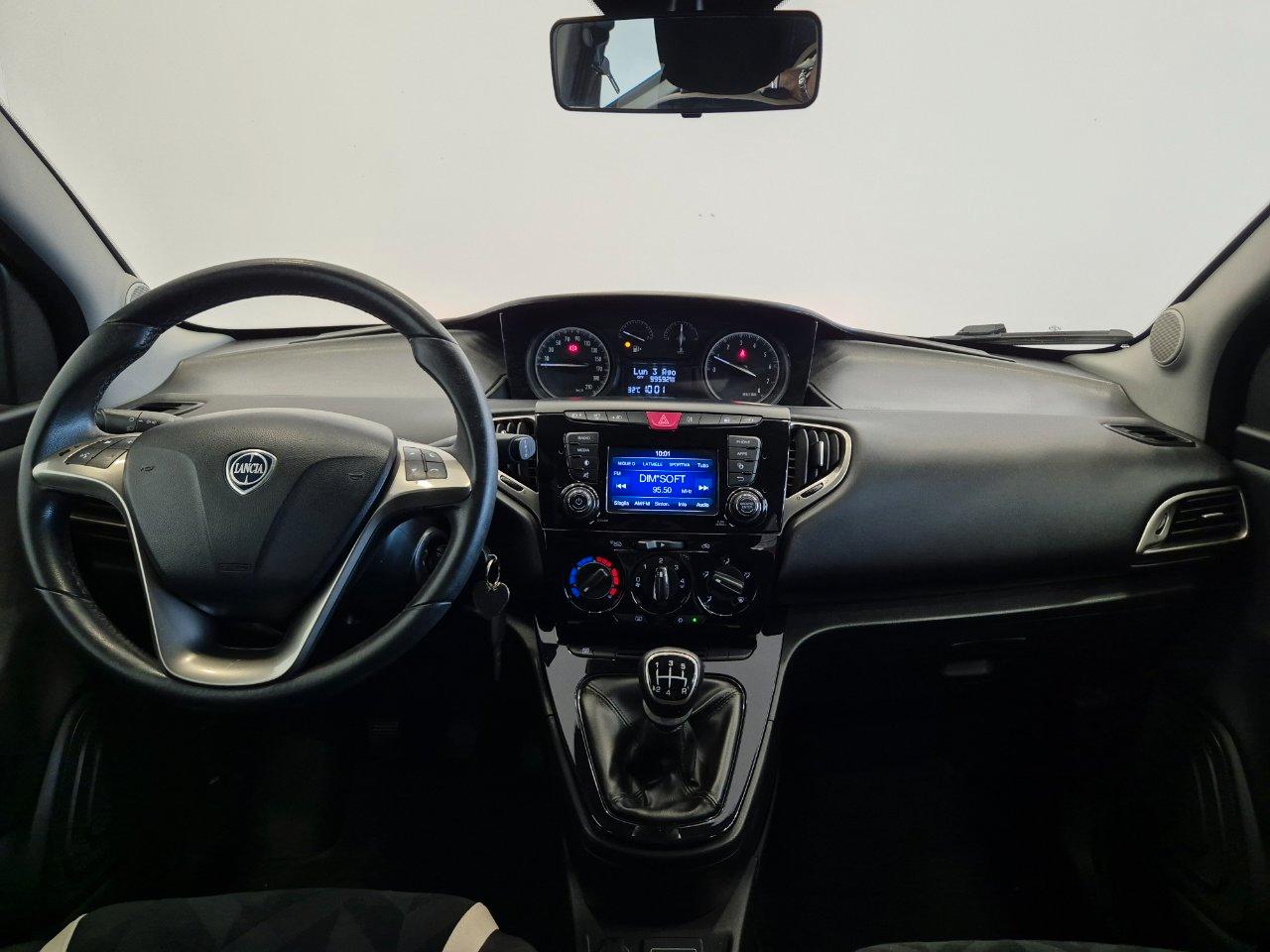 Lancia Ypsilon 5 porte 1.2 Silver 69cv - NEOPATENTATI - Sens. Post. - Bluetooth