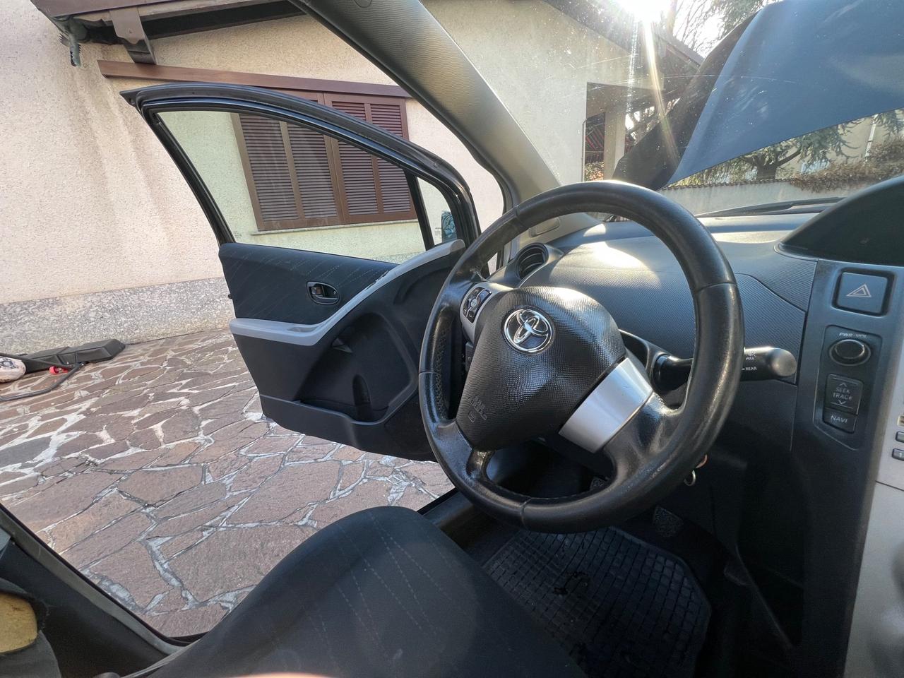 Toyota Yaris 1.0 5 porte Sol