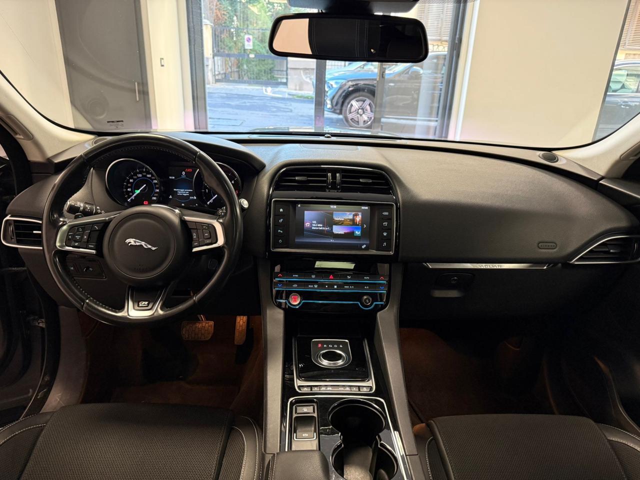 Jaguar F-Pace 2.0 D 180 CV R-Sport