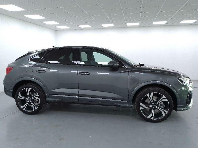 Audi Q3 Sportback 40 2.0 tdi Identity Black quattro 193cv s-tronic