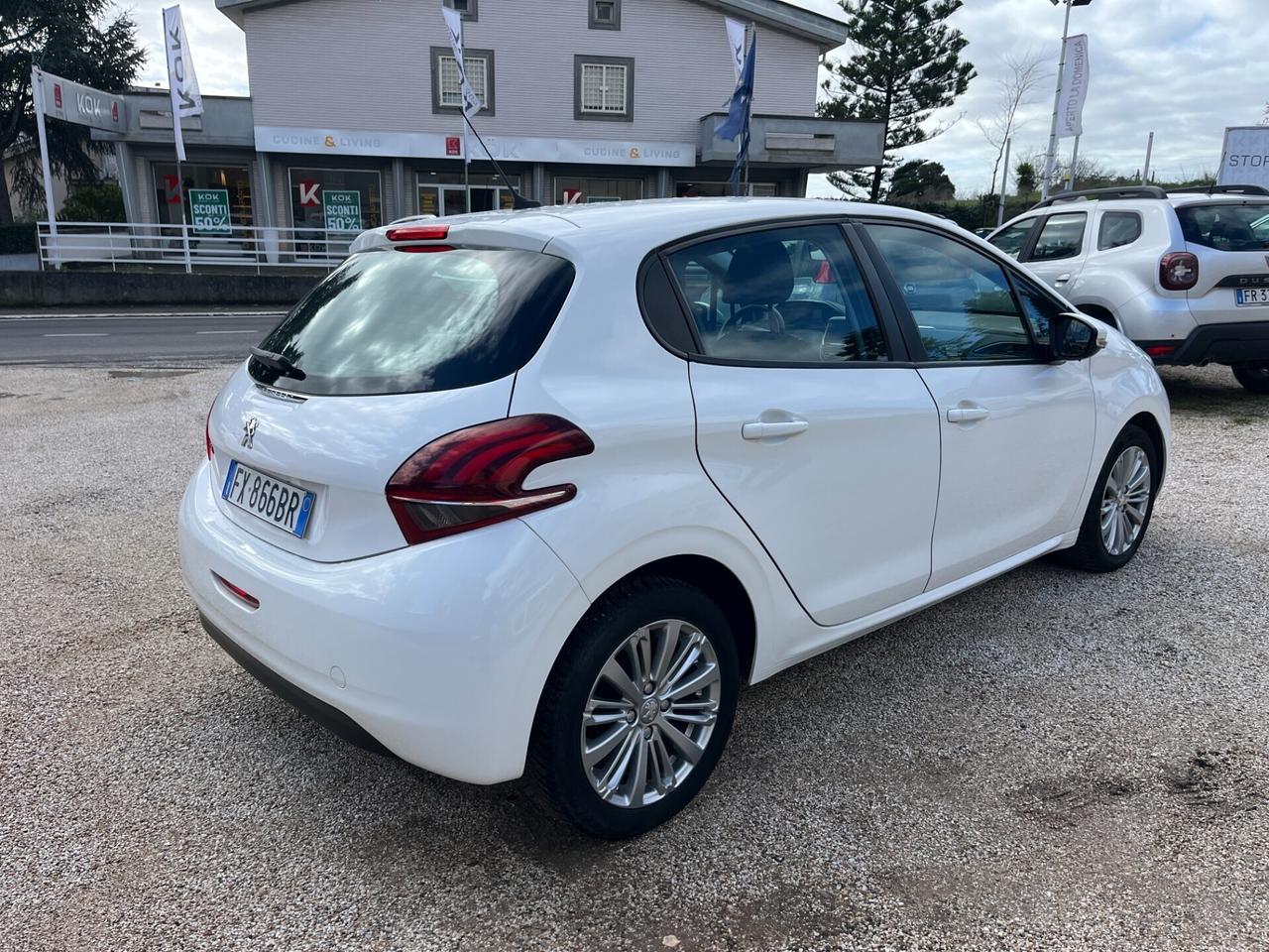 Peugeot 208 PureTech 82 5 porte Allure