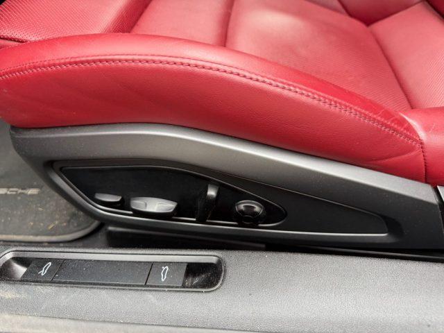 PORSCHE 911 Carrera 4S