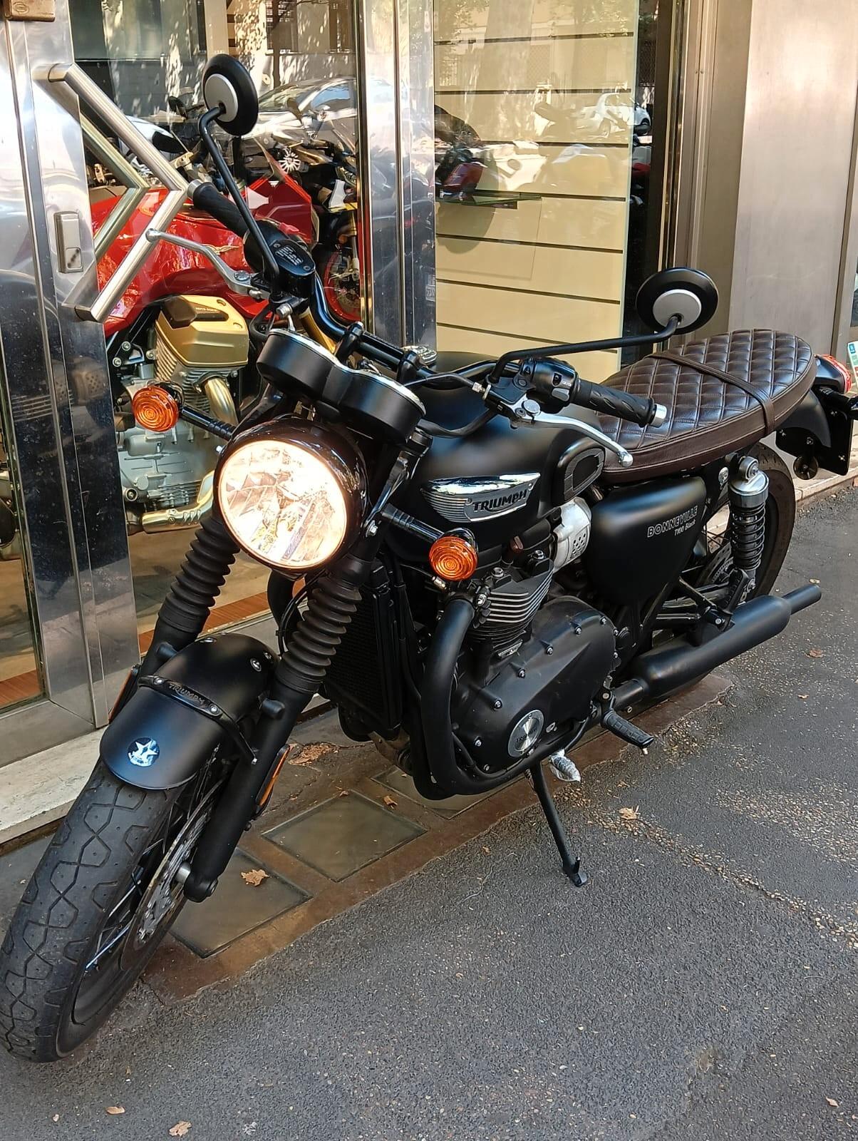 Triumph T 100 BLACK