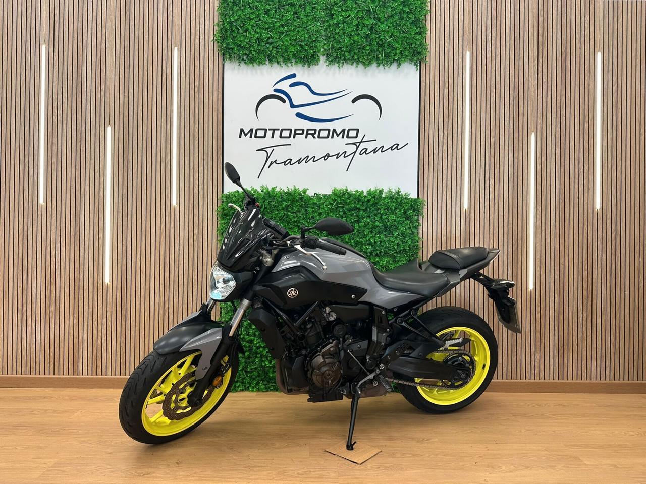 YAMAHA MT07 MT 07 MT-07 NIGHT FLUO - DA 69€ AL MESE