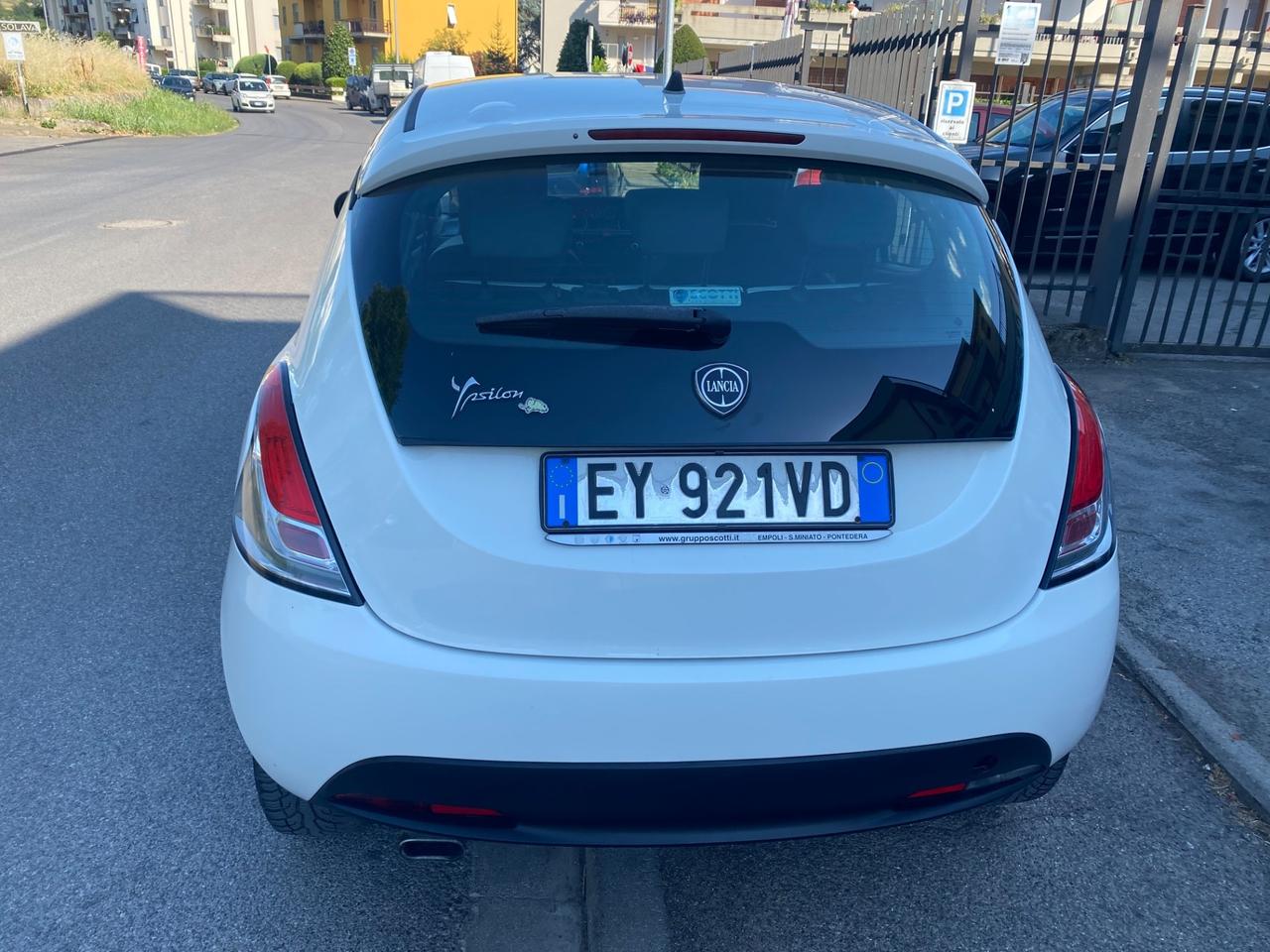 Lancia Ypsilon 1.2 69 CV 5 porte Gold