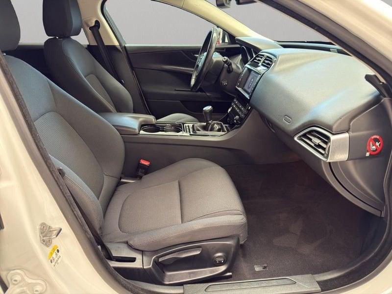 Jaguar XE JAGUAR XE 2.0 D 180cv 6m - PURE BUSINESS EDITION -