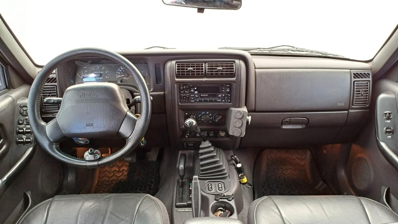 Jeep Cherokee 2.5 TD 5 porte Command-Trac Sport