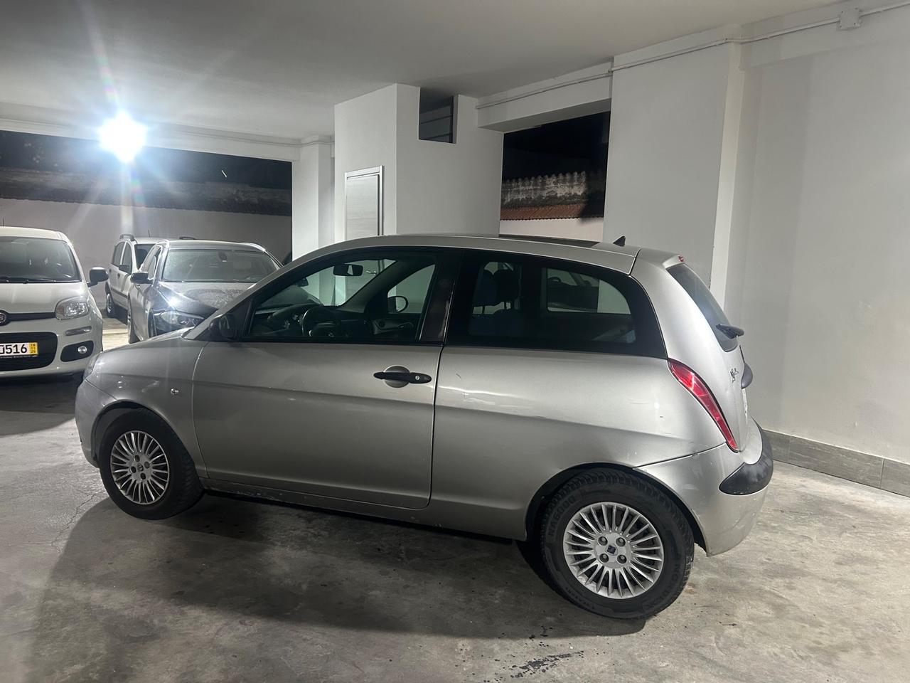 Lancia Ypsilon 1.2 16V Argento