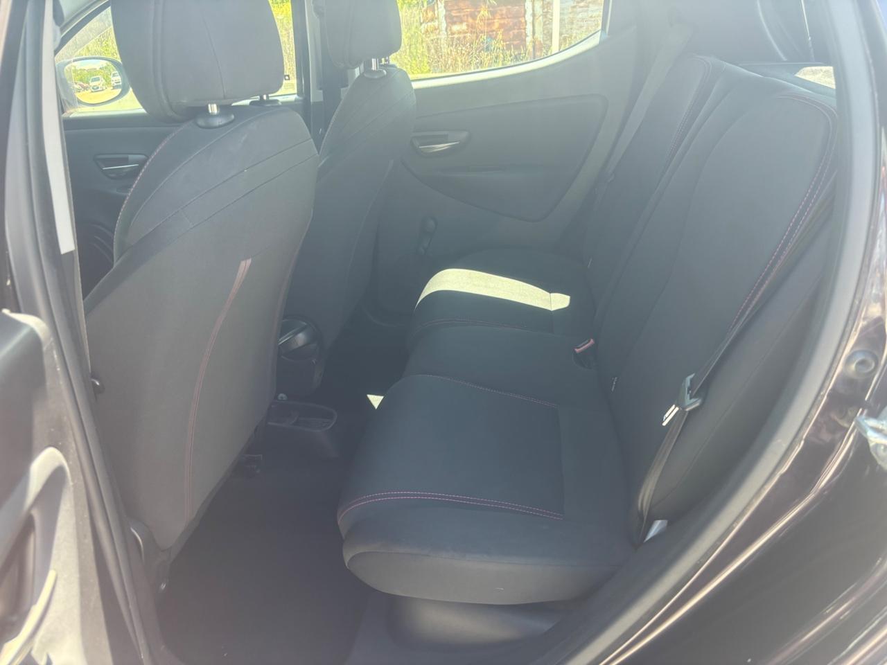 Lancia Ypsilon 0.9 TwinAir 85 CV 5 porte Metano Ecochic Silver