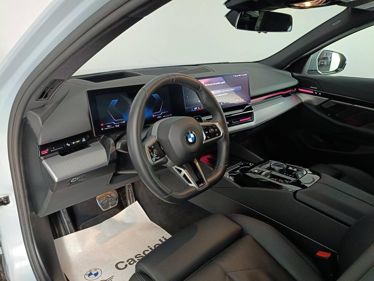 BMW Serie 5 G61 2024 Touring - 520d Touring 48V xdrive MSport Pro auto