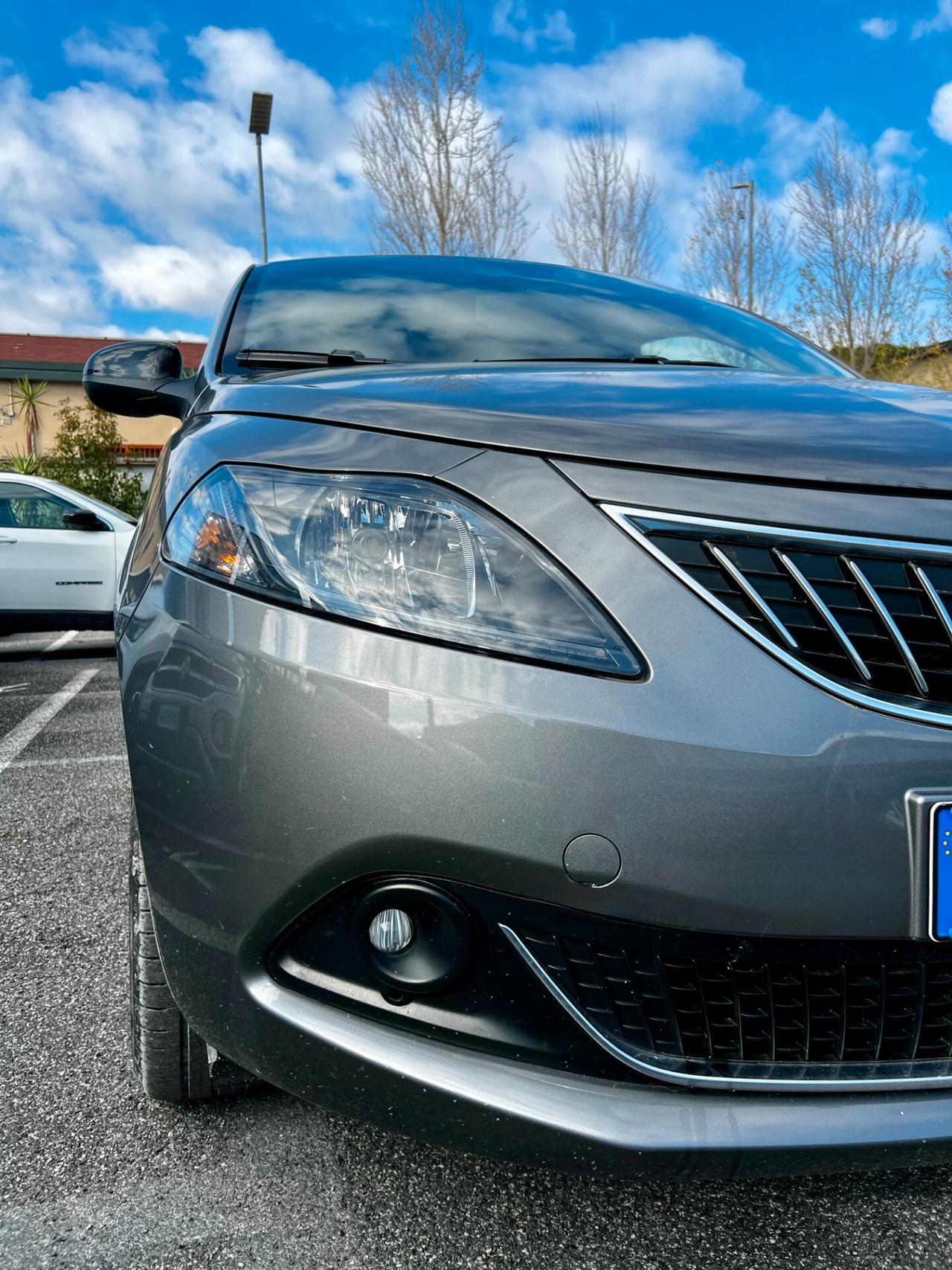 Lancia Ypsilon 1.0 FireFly 5 porte S&S Hybrid Ecochic Silver