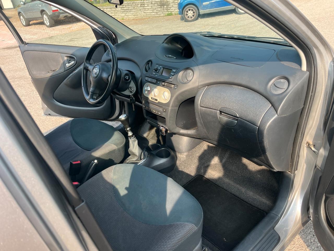 Toyota Yaris 1.0i 16V cat 5 porte