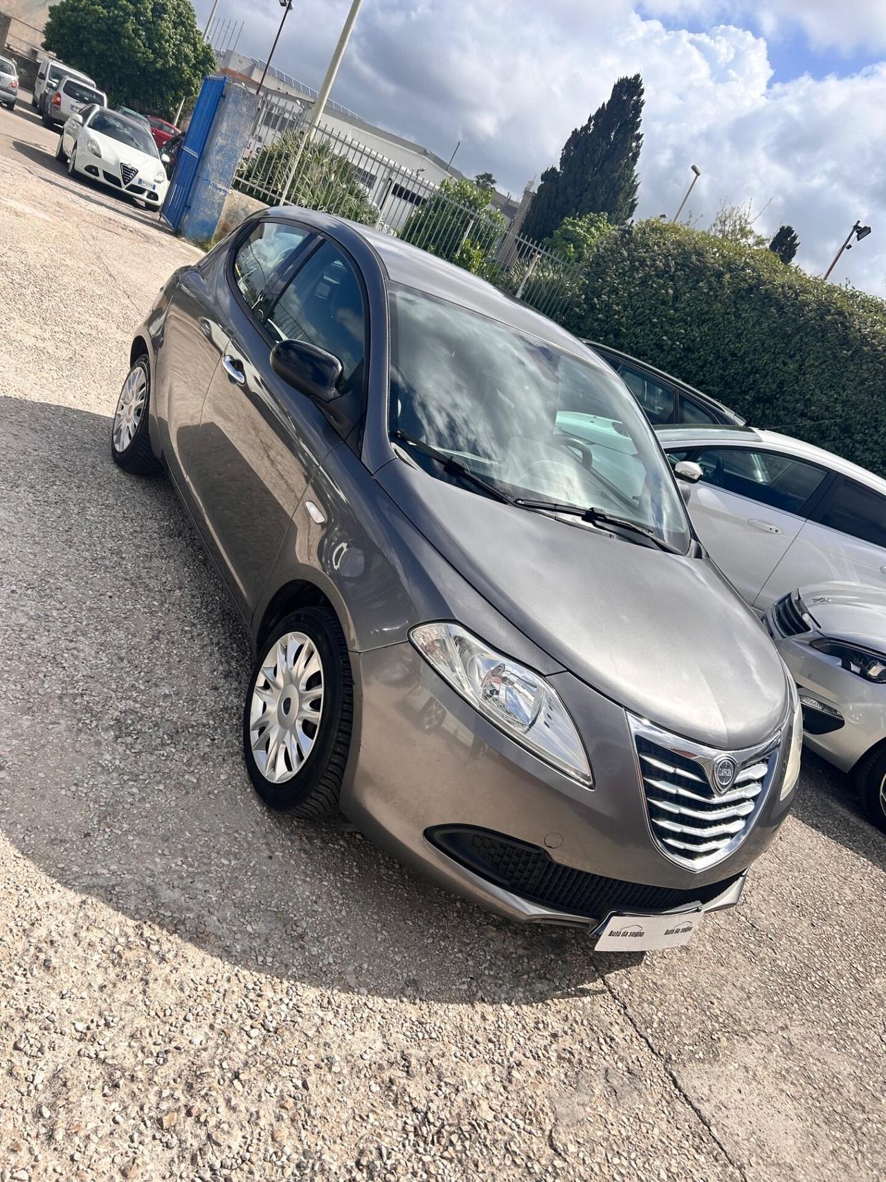 Lancia Ypsilon 1.2 69 CV 5 porte S&S Platinum