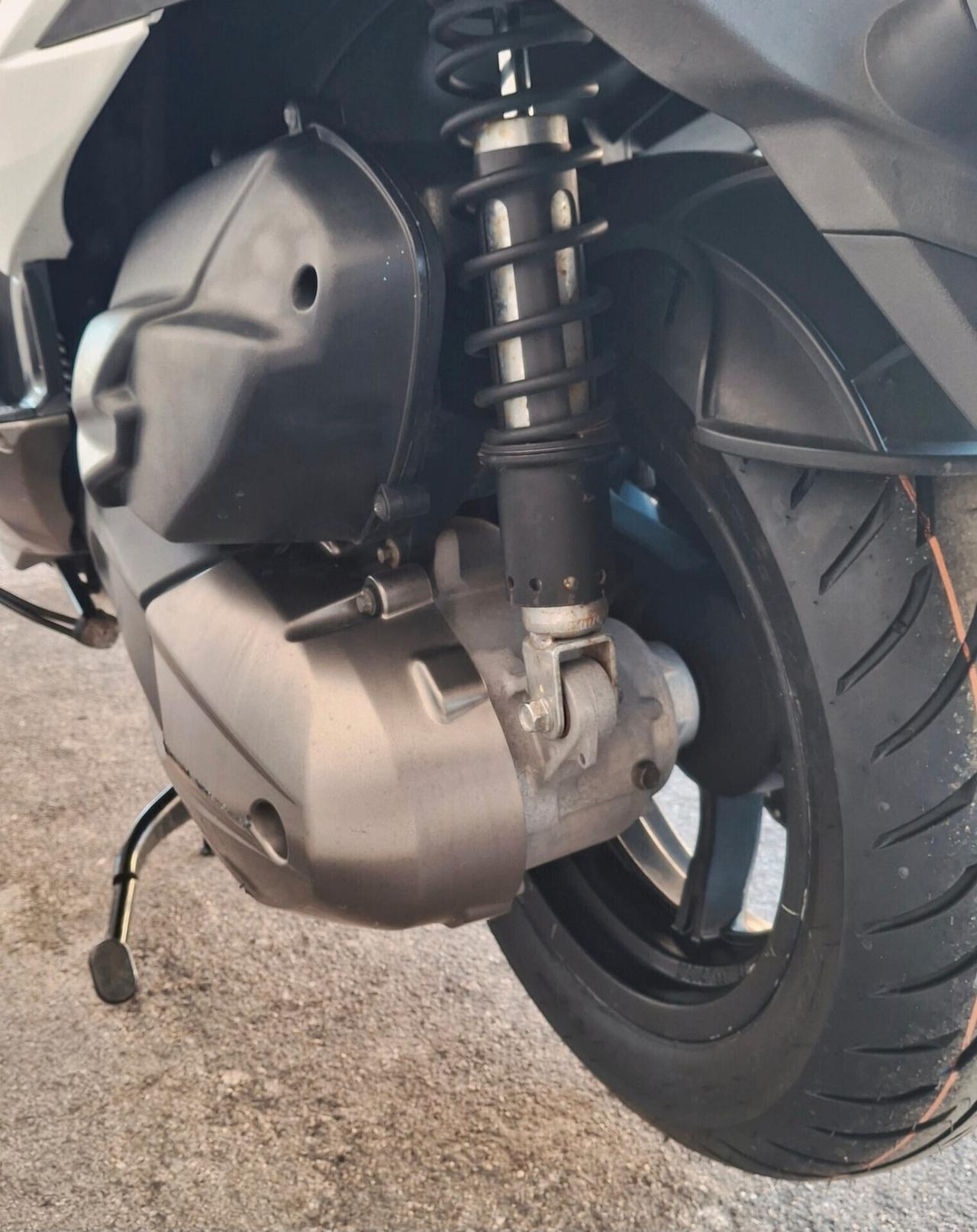 Kymco Downtown 300i ABS