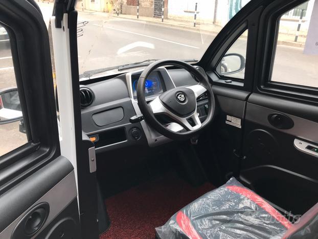 LEM Q7 microcar elettrica (si guida con patente 14 anni)