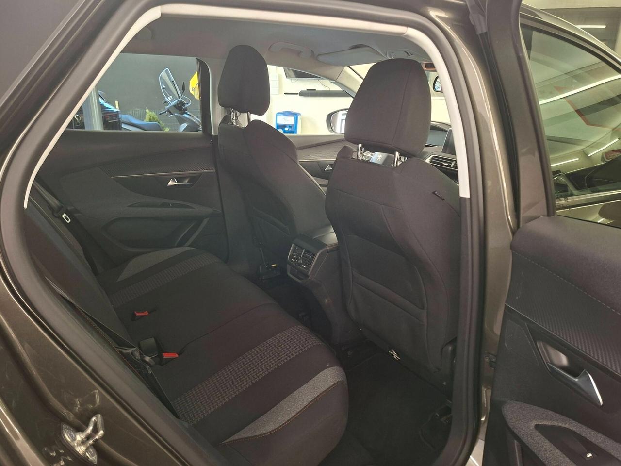 Peugeot 3008 BlueHDi 130 S&S EAT8 Business