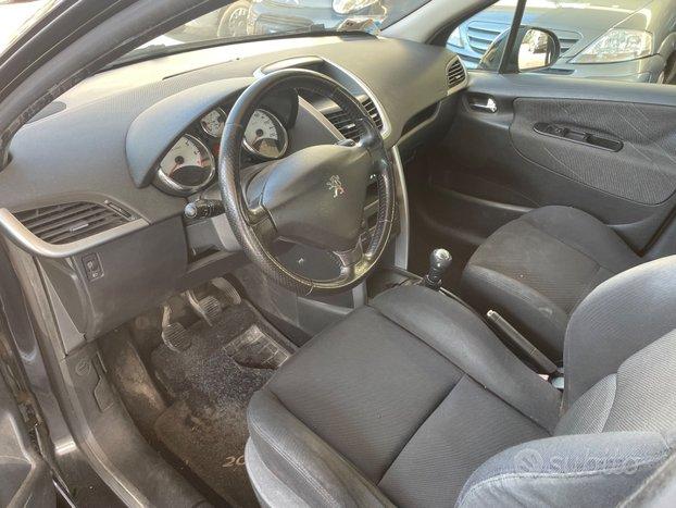 Peugeot 207 1.4 8V 75CV 5p. ONE Line